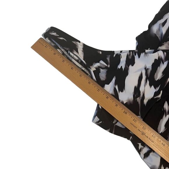 Trimshaper Black White Print Slimming Flowy One Piece Bathing Suit Size 10 - Picture 12 of 15